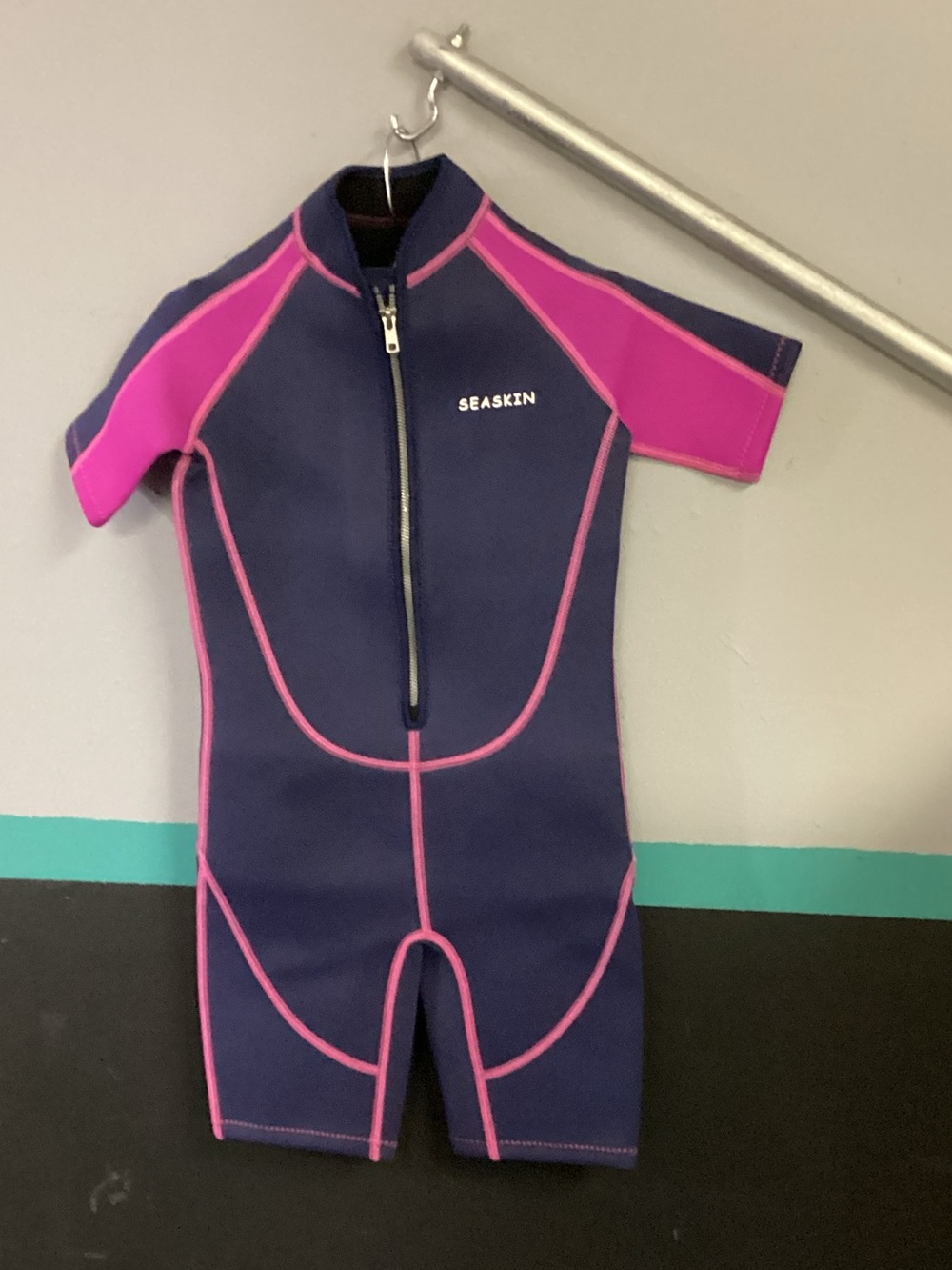 SEASKIN Kids Short Sleeve Neoprene Rashguard - Navy & Pink
